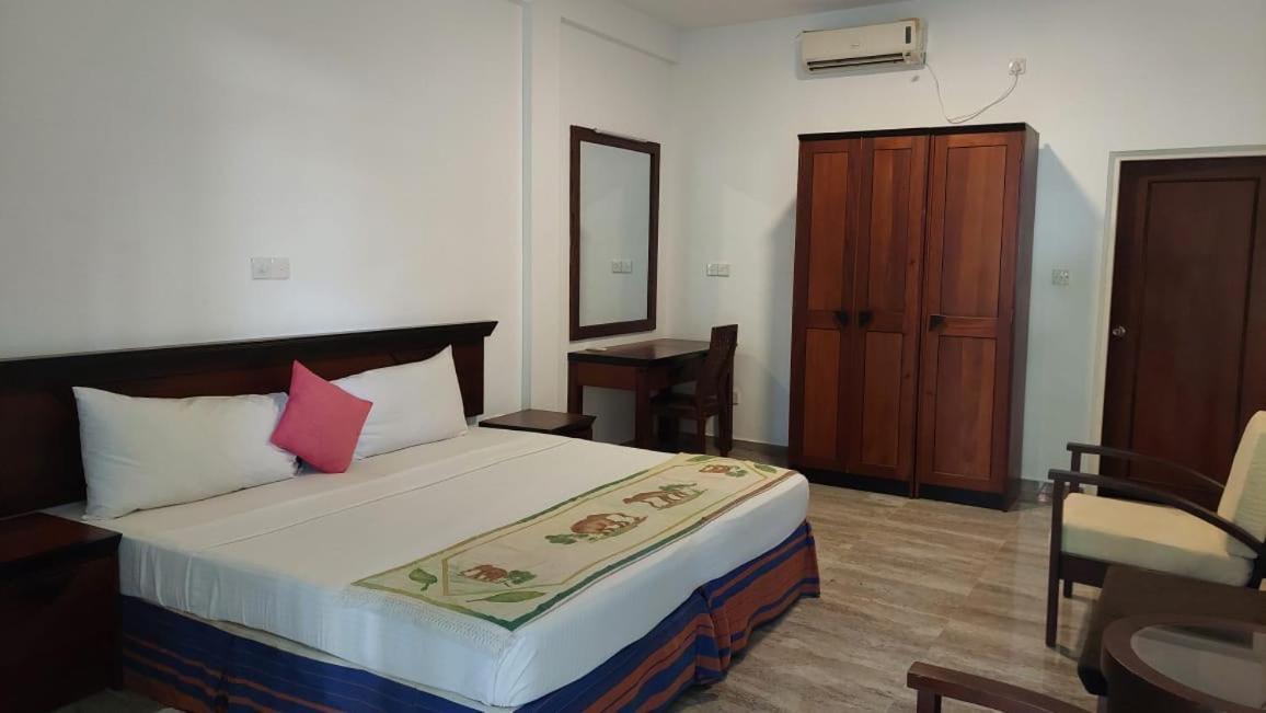 Wild Heaven Hotel Tissamaharama Bagian luar foto